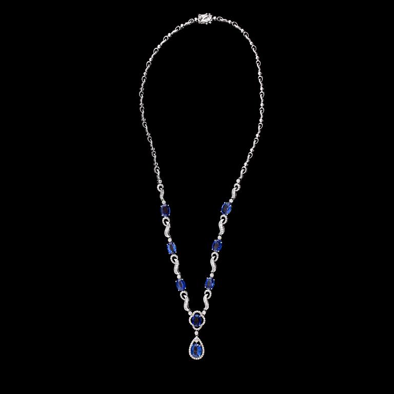 COLLIER, 18K vitguld, diamanter tot ca 1.49 ct, kyaniter tot ca 13.86 ct. Vikt ca 20 g.