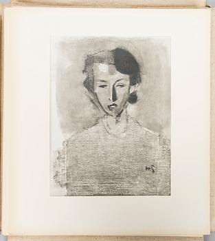 A portfolio with 48 prints from 1945.
