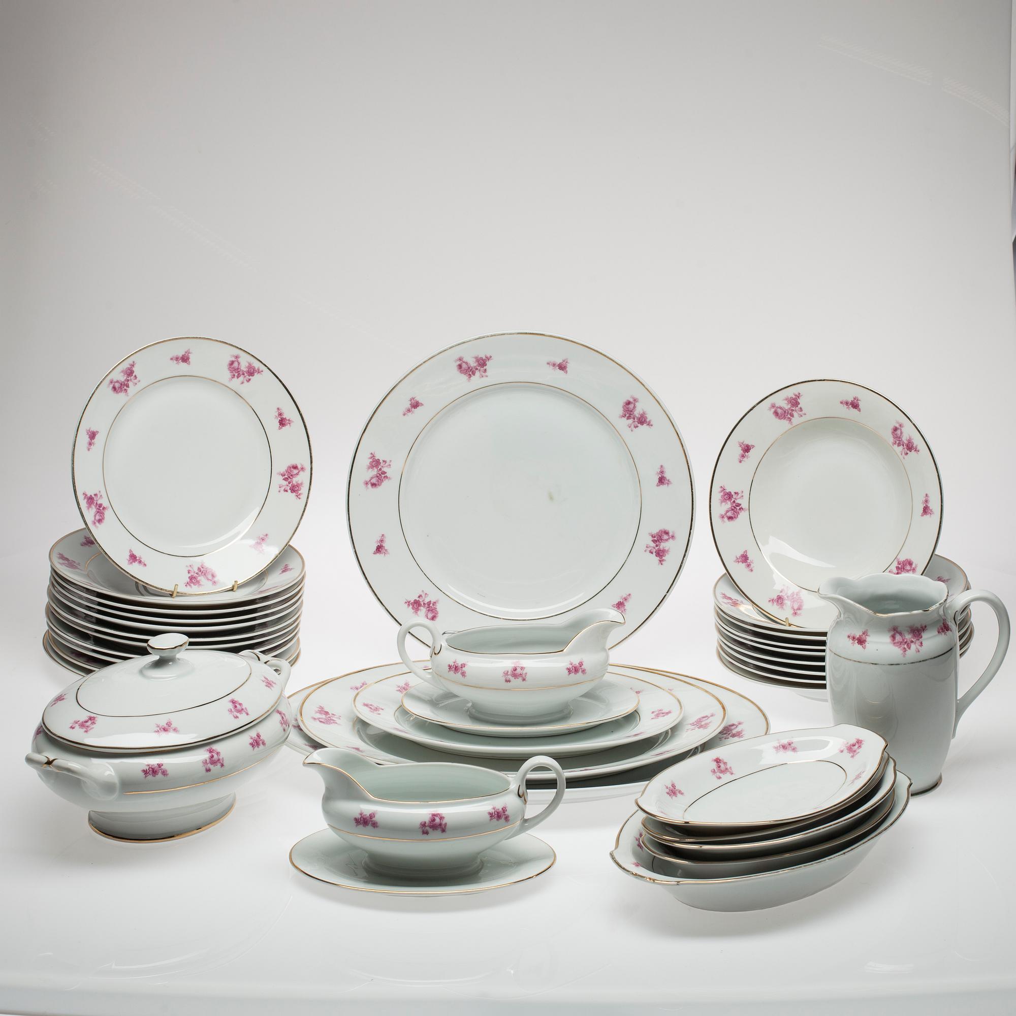 SERVIS, 33 delar, porslin, "Röd ros" Arabia. I produktion 1949-1964.