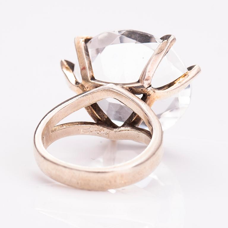 ERIK GRANIT, SORMUS, KAULAKORU ja RANNEKORU, hopeaa ja vuorikidettä. Helsinki 1962-81.