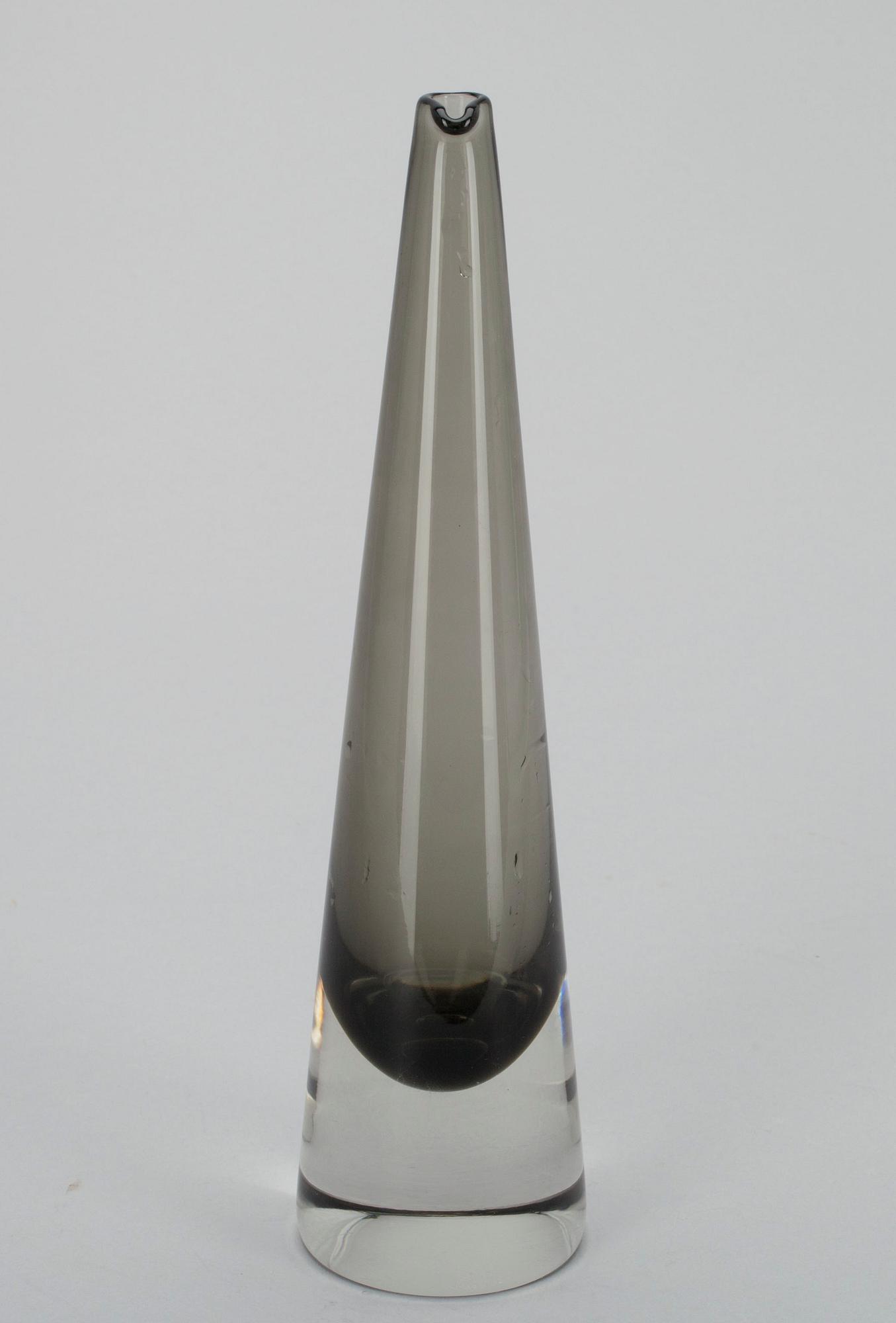 KARAFF, klart och grått glas, "Istapp", sign. Timo Sarpaneva Iittala -58.