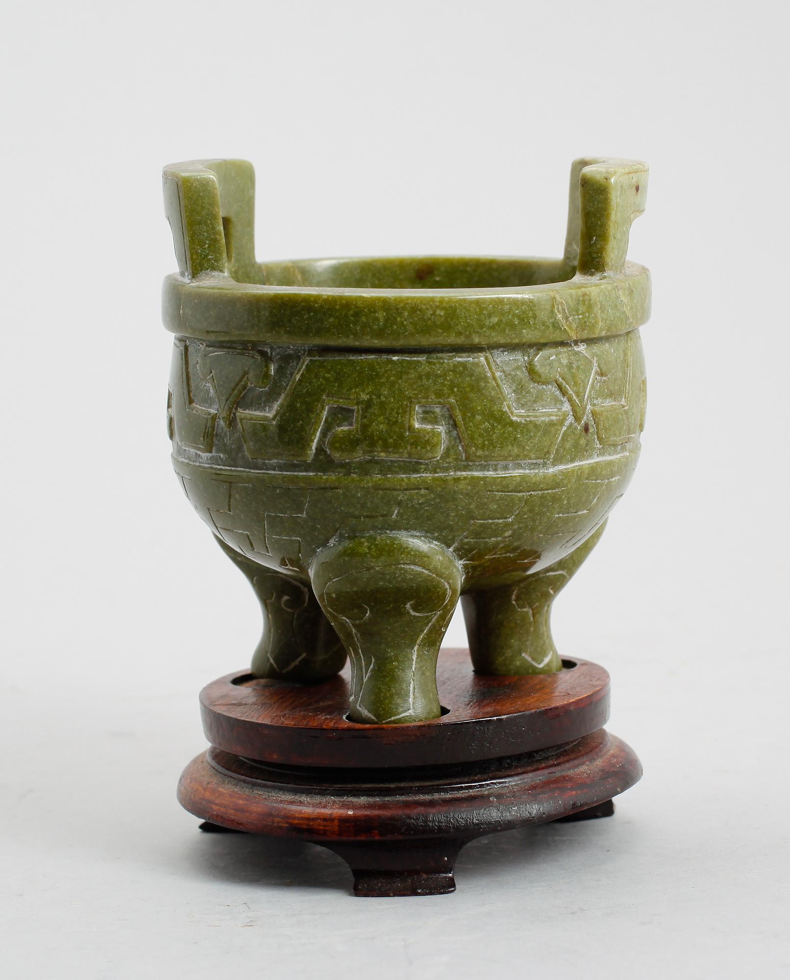 RÖKELSEKAR, grön sten, Kina.