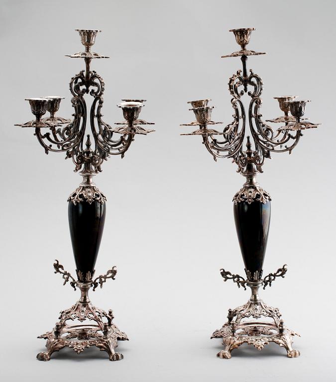 KANDELABRAR, 1 par, nysilver, sent 1800-tal.