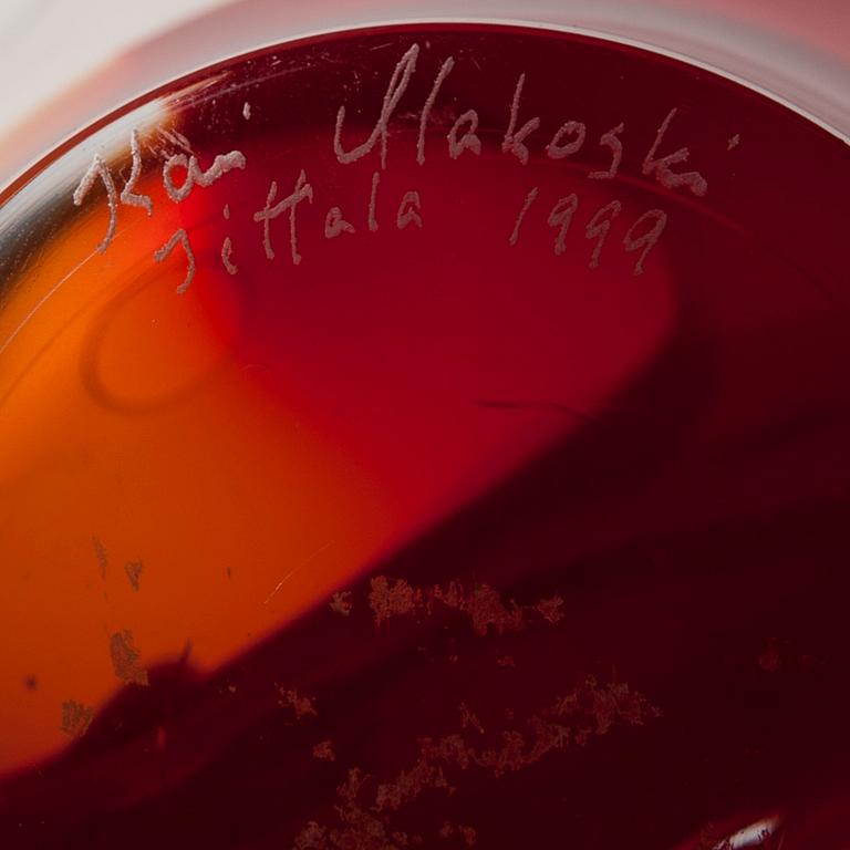 GLASSKULPTUR / VAS, signerad "Kari Alakoski Iittala 1999".