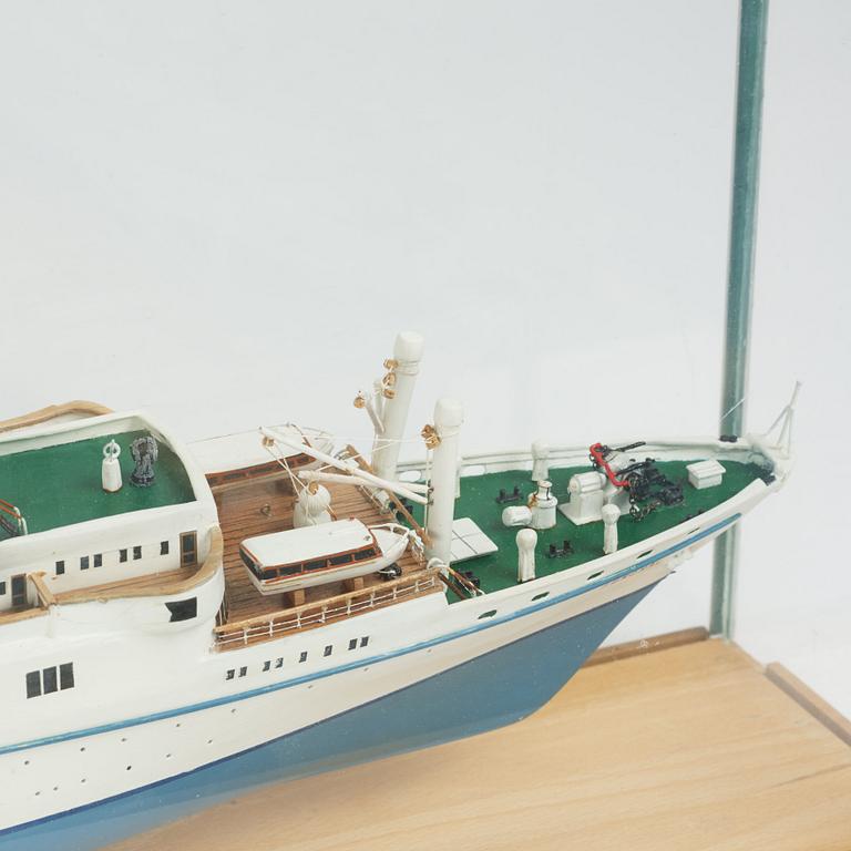 Ship model, M/V Funchal, built by Gunnar Roempke 1988-89.