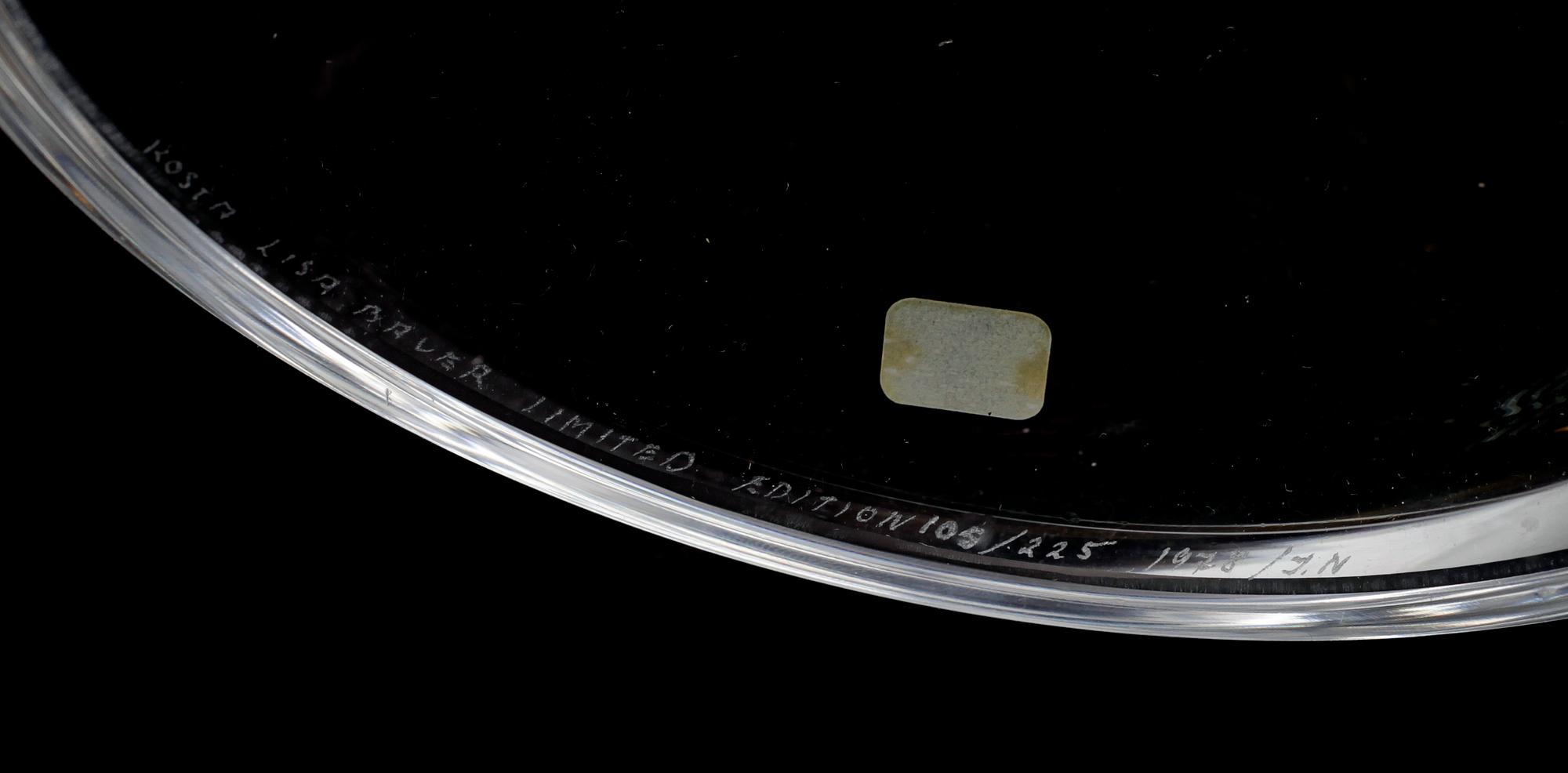 PRAKTURNA, glas, "Linnéskålen", Lisa Bauer, Kosta, signerad, numrerad 105/225 och daterad 1978.