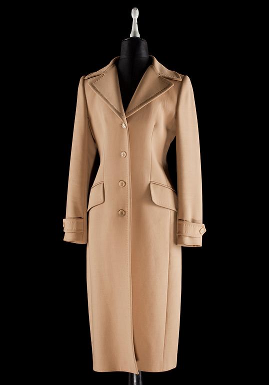 A 21th cent beige wool coat by Dolce & Gabbana.
