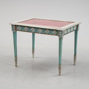 A mid 19th Century display table.