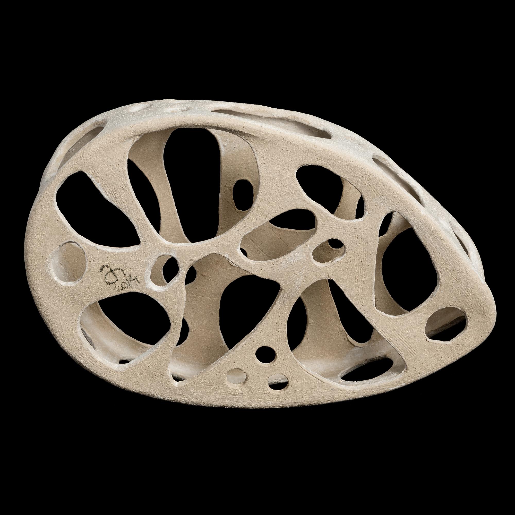 Anna Hackman, skulptur, "The space inbetween", signerad AH 2014.