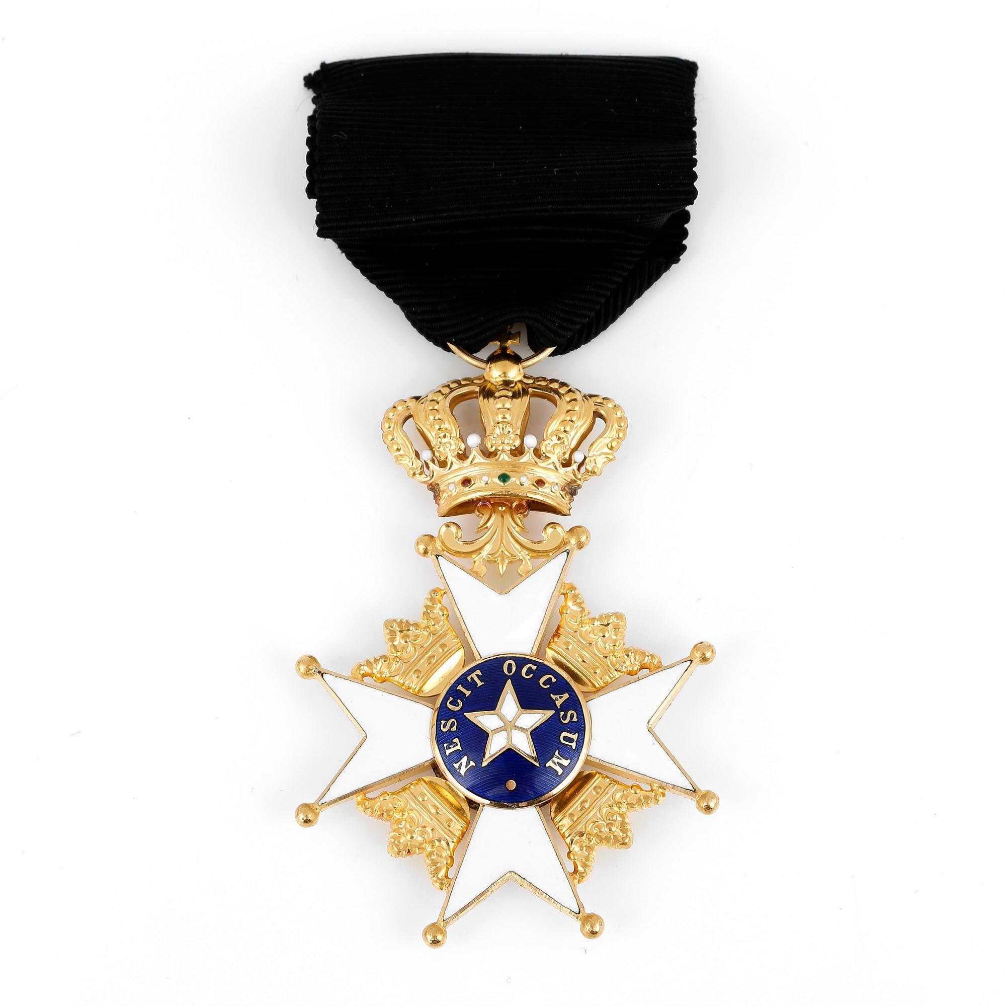 KUNGLIGA NORDSTJÄRNEORDEN, 18K guld, emalj, C.F. Carlman, Stockholm 1962. Total vikt 16,9 gram.
