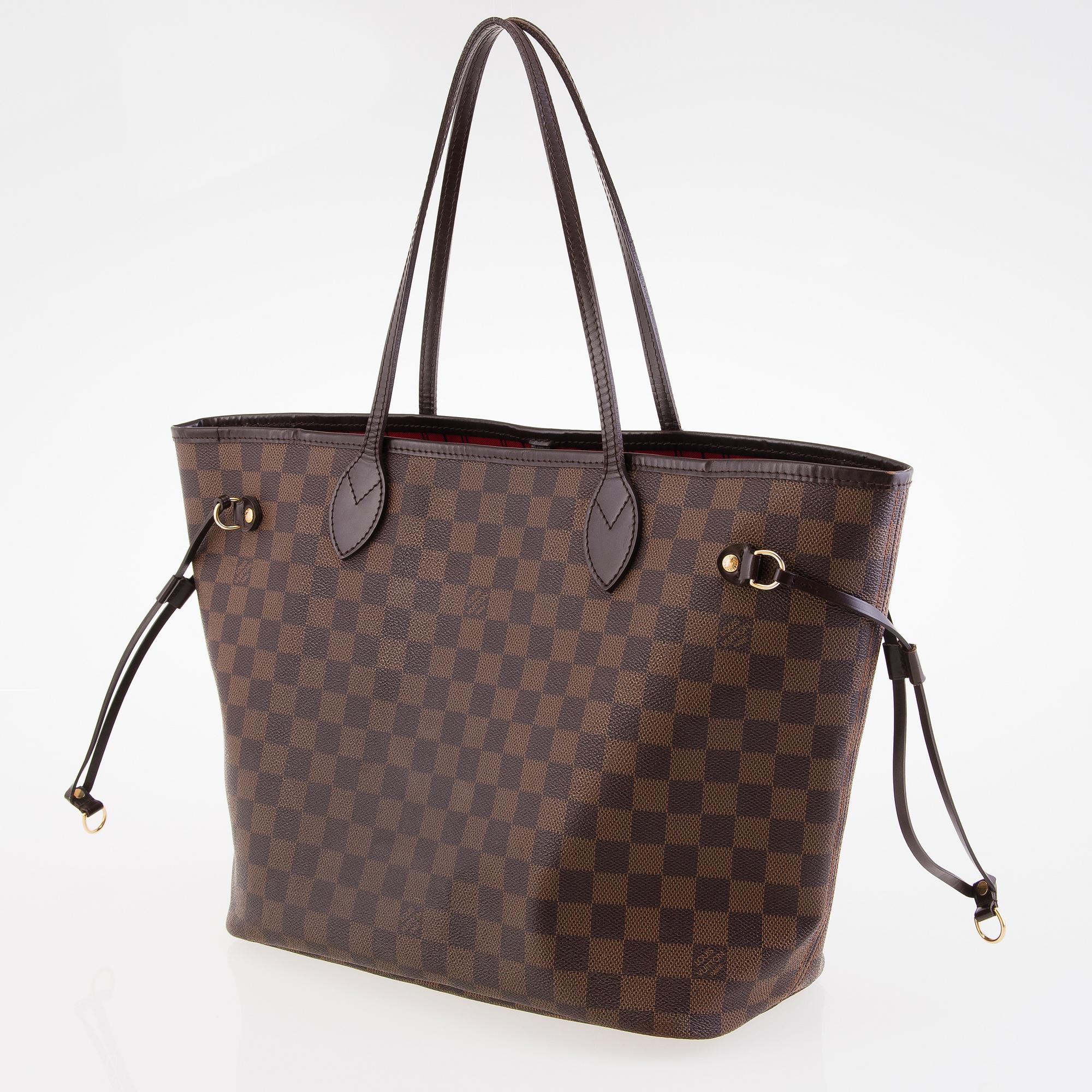 LOUIS VUITTON Neverfull MM Damier Bag.