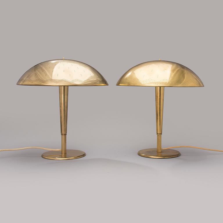 A pair of 1930/1940s table lamps model 5061 for Taito/Idman, Finland.