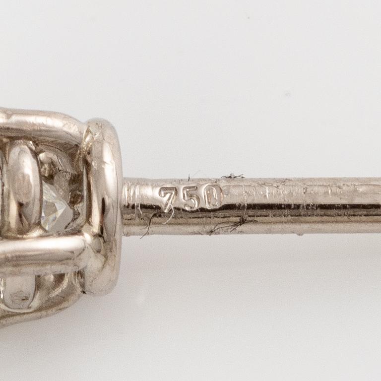 Örhängen, 18K vitguld med hjärtslipade diamanter totalt 0.60 ct. Medföljande GIA dossier.