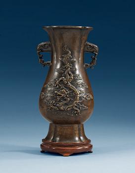 1436. A bronze vase, Qing dynasty with Xuandes six character mark.