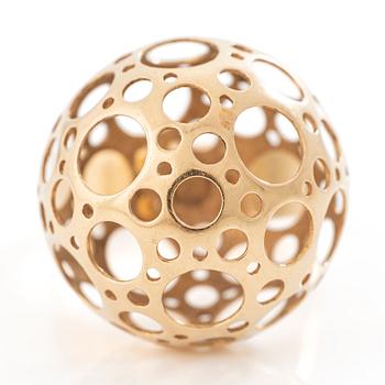Ring, possibly by Liisa Vitali, “Nyckelpiga”, 18K gold.