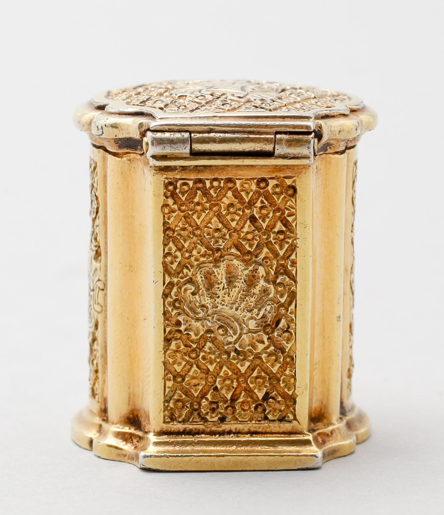 DOSA, förgyllt silver, Samuel Presser, Linköping 1761. Vikt ca 27 g.