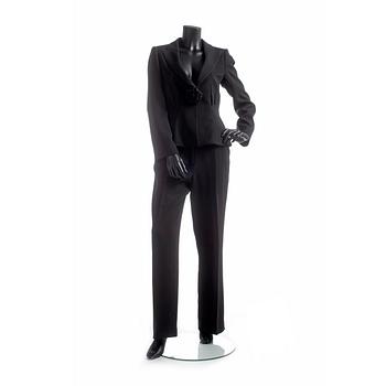 ARMANI COLLEZIONI, a two-piece suit consisting of jacket and pants.