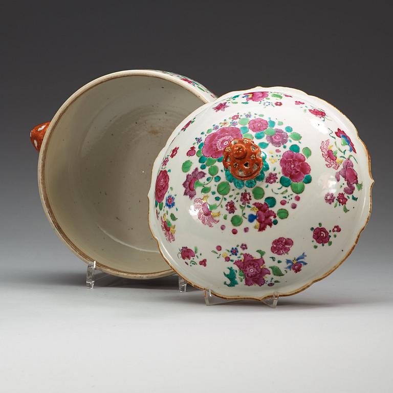 A famille rose tureen with cover, Qing dynasty, Qianlong (1736-95).