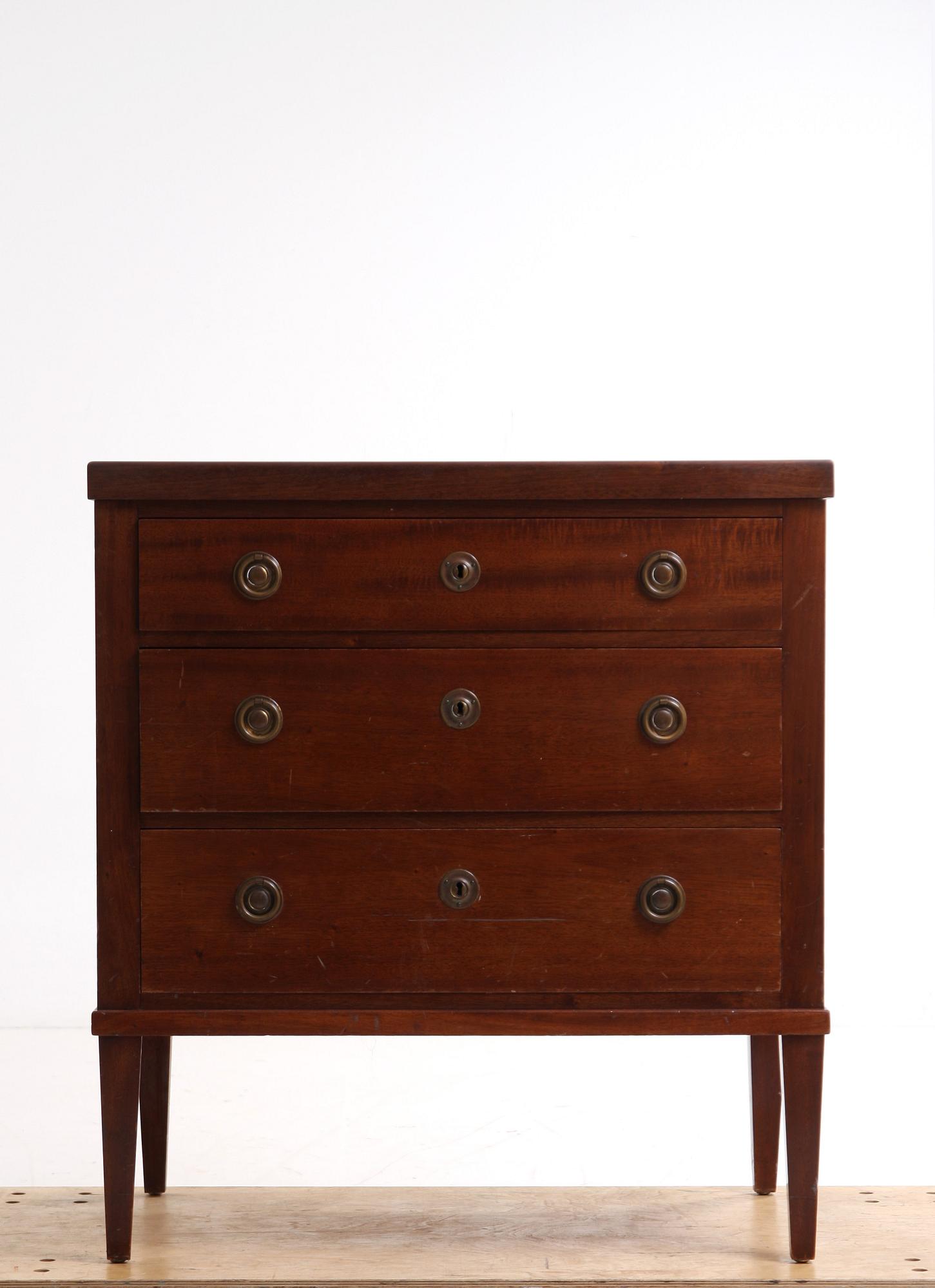 BYRÅ, sengustaviansk stil, 1900-tal.