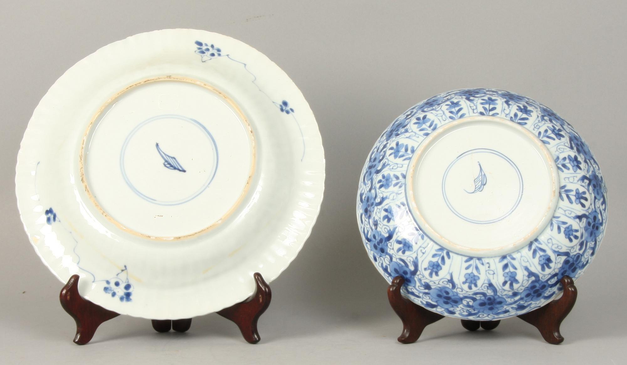 TALLRIK samt SKÅLFAT, porslin, Kina, 1700-tal.