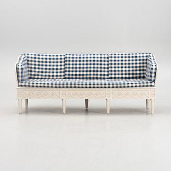 Trågsoffa, gustaviansk stil, "Svensksund", ur IKEAs 1700-talsserie, 1900-talets slut.