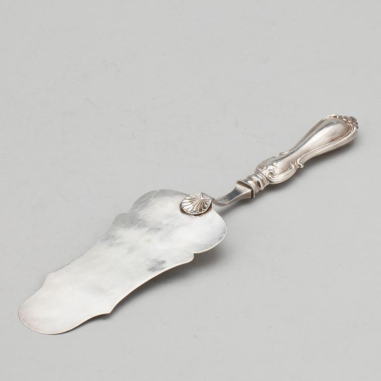 TÅRTSPADE, silver, nyrokoko, Johan Theodor Hagman Uppsala 1880. Vikt ca 125 gram.