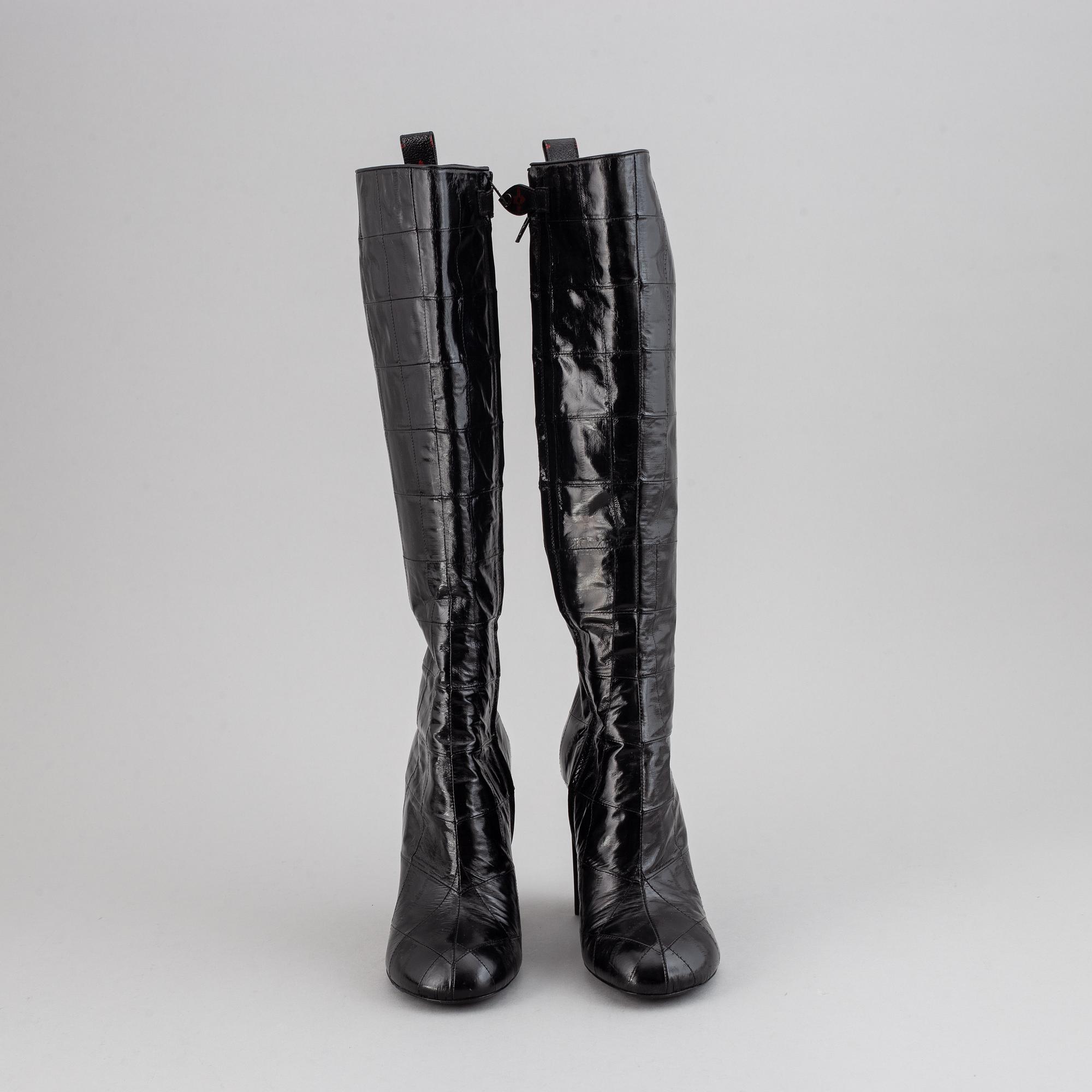 LOUIS VUITTON, a pair of letaher boots, size 37.