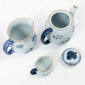 Matservis, 75 delar, "Ostindia", Rörstrand, samt en kinesisk tallrik, exportporslin, mönsterförlaga till "Ostindia".