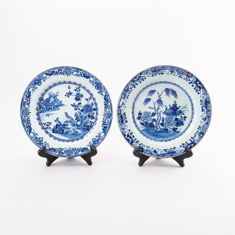 A set of two Chinese Qianlong porcelain plates.