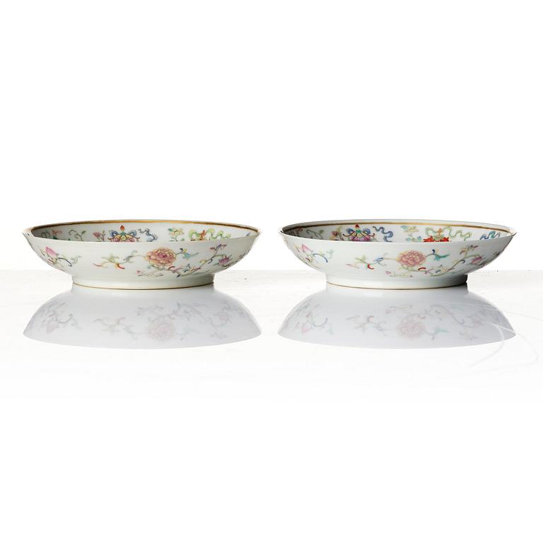 A pair of famille rose 'Bajiaxiang' dishes, Qing dynasty with a red Tongzhi mark.