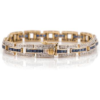 A bracelet set with diamonds and carré-cut sapphires.