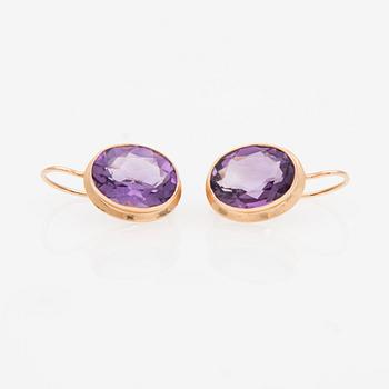 RING, ÖRHÄNGEN, HÄNGE, 14K guld, ametister. Finska stämplar 1960. Vikt totalt 19,6 g.