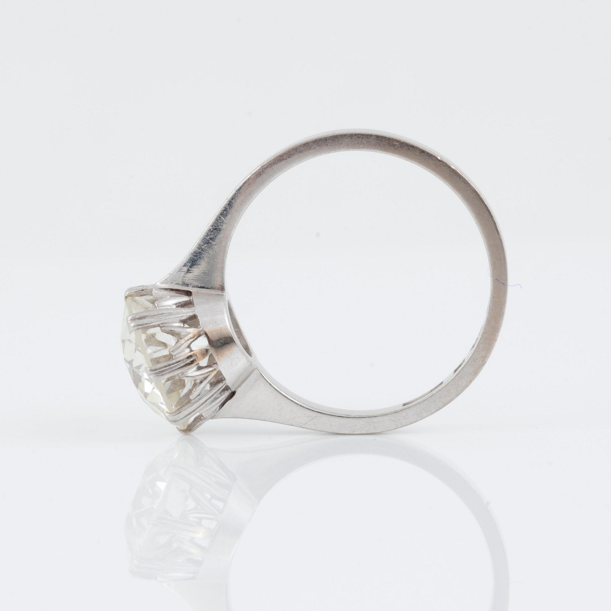 RING med gammalslipad diamant ca 2.25 ct. Kvalitet ca J-K/VS2.