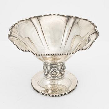 Skål på fot, silver, JE Bohlin, Jönköping, 1920.