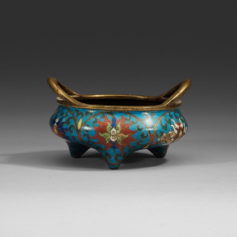 A cloisonné tripod censer, Qing dynasty (1644-1912)
, with Jingtai six character mark.