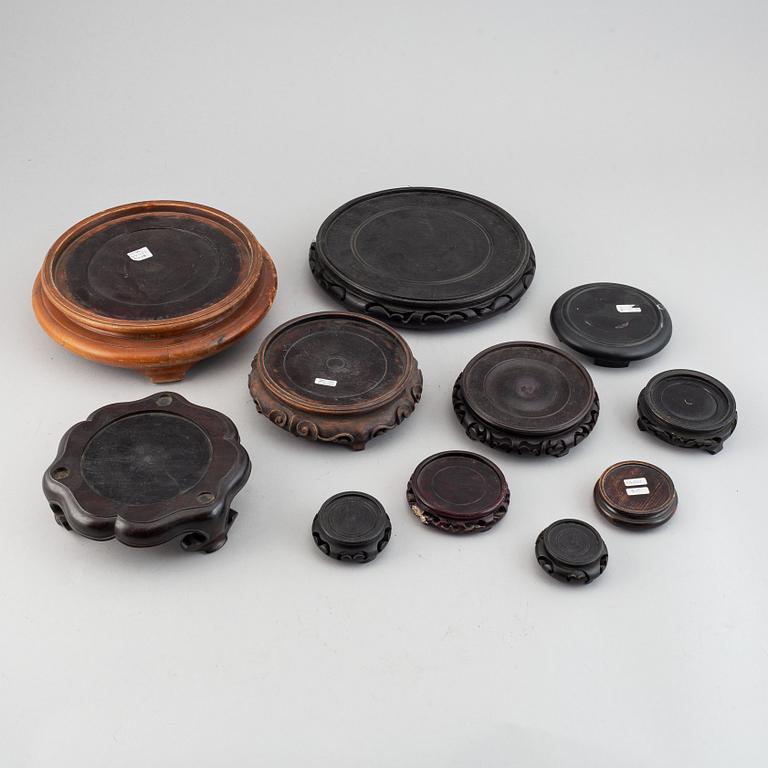 A group of Chinese 27 wooden and porcelain covers and stands, 19th/20th century.