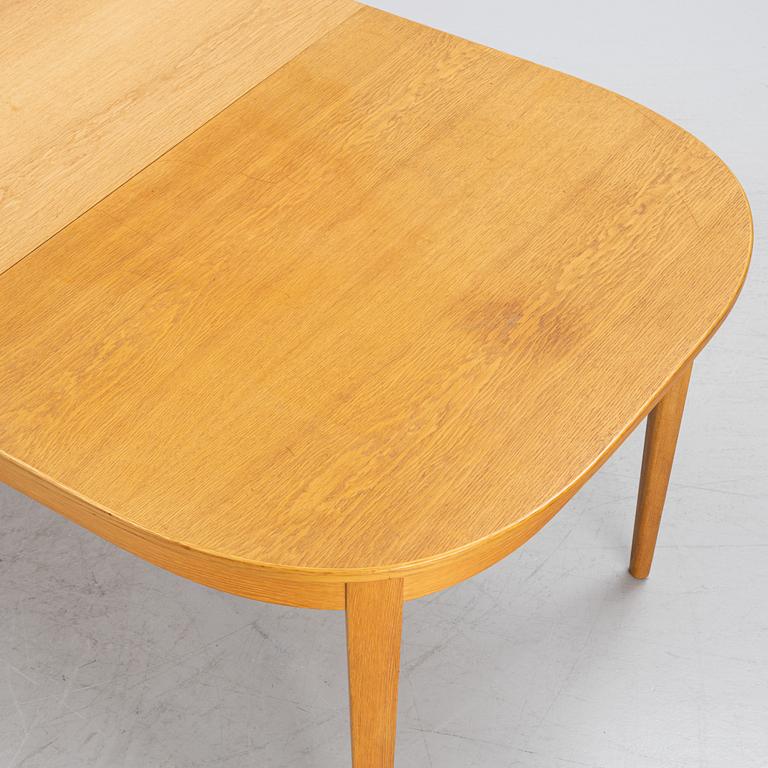 Carl Malmsten, a dining table and four chairs, 'Calmare nyckel', Åfors Möbelfabrik, second half of the 20th century.