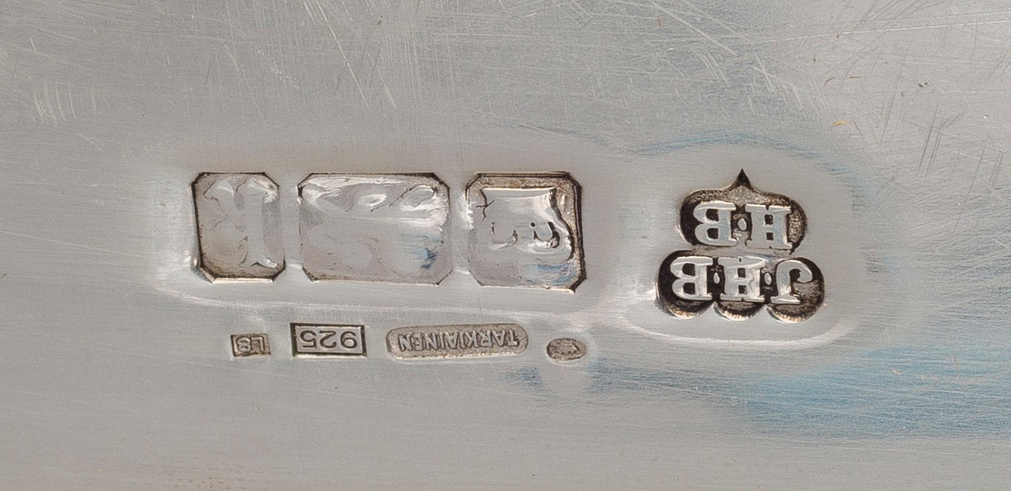 BRICKA, silver, Sheffield 1902, vikt ca 2900 g.