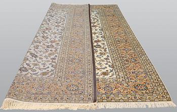 A carpet, Kashan, ca 400 x 289 cm.