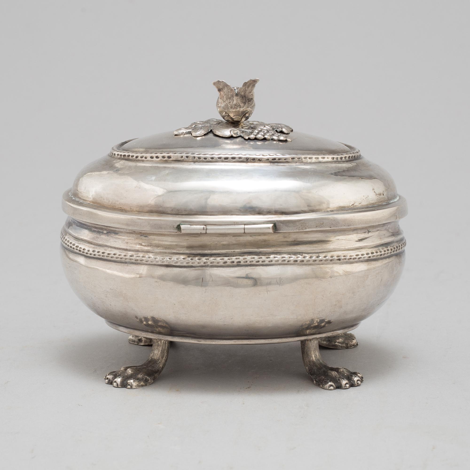 JN WOLLENBERG, a silver sugar-box, Nuremberg 1780-83.