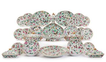1270. A famille rose 'Chinese Export' Canton dinner service, Qing dynasty, 19th Century. (109 pieces).