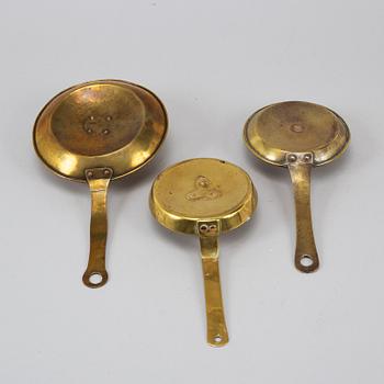 NATTLJUSSTAKAR, 3 st, mässing, 1700-tal.
