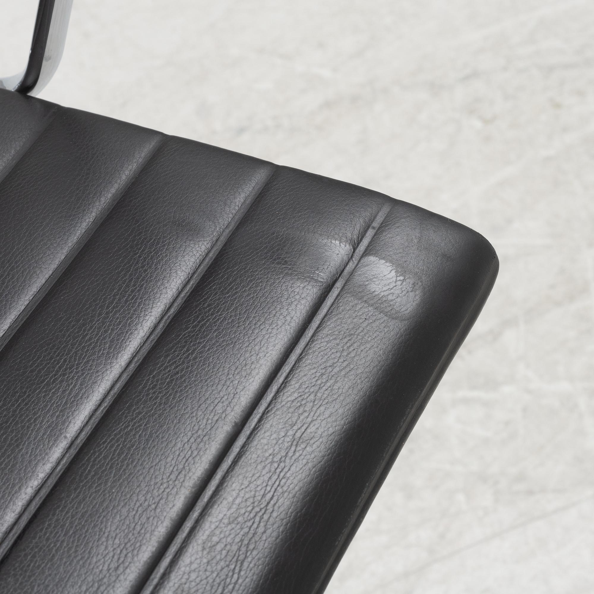 Charles & Ray Eames, kontorsstol, "EA117" Vitra.