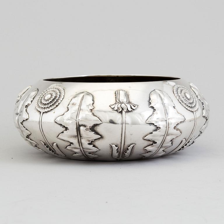 A Danish Art Nouveau silver bowl maker's mark S & M Benzen, Copenghagen, 1905.