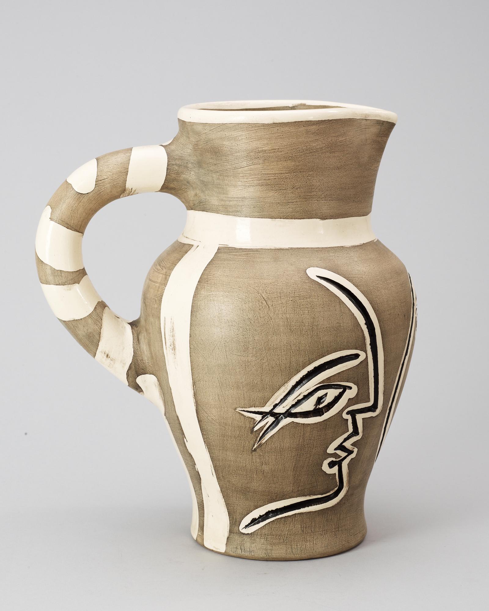 PABLO PICASSO, kanna, "Pichet gravé gris", Madoura, Vallauris, Frankrike 1954.