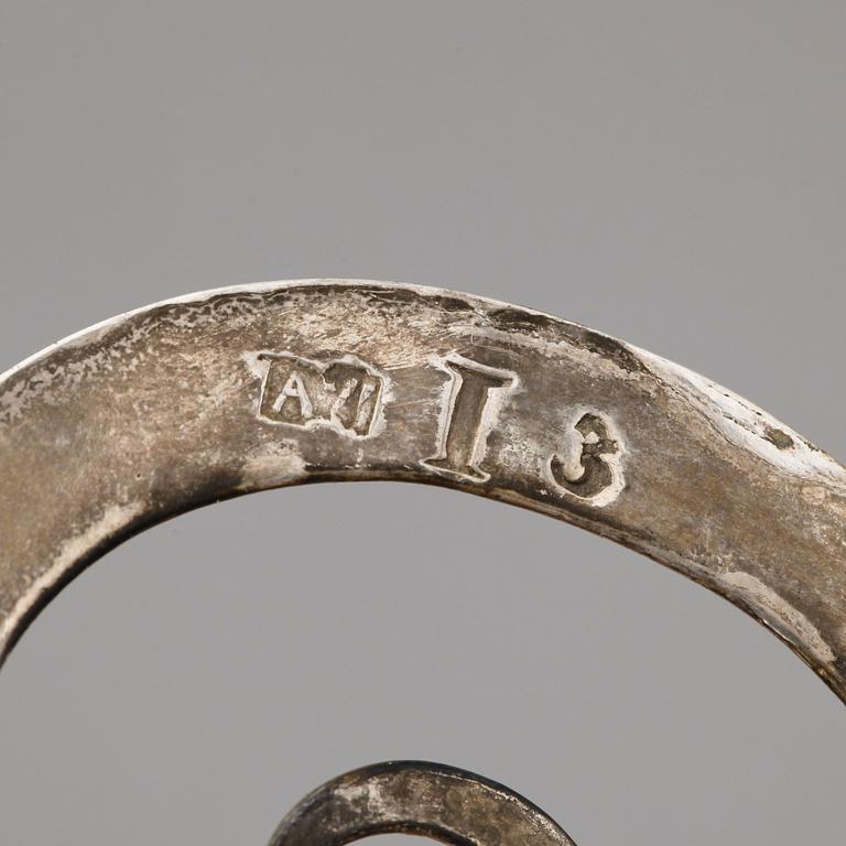 SUPKOPPAR MED HANDTAG, ett par, silver, möjligen Eksjö och 1815. Totvikt ca 53 gram.