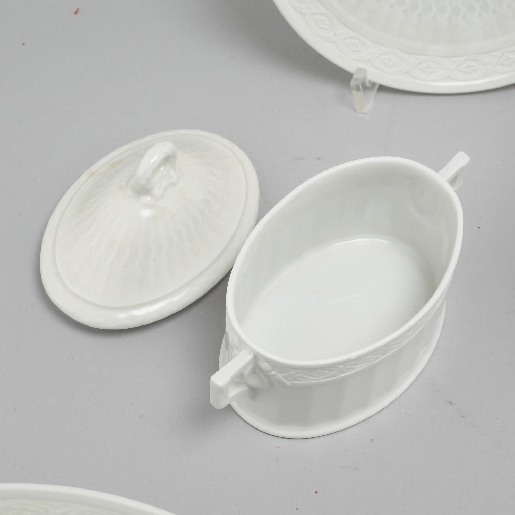 62 pieces dinner service named "Vifte".