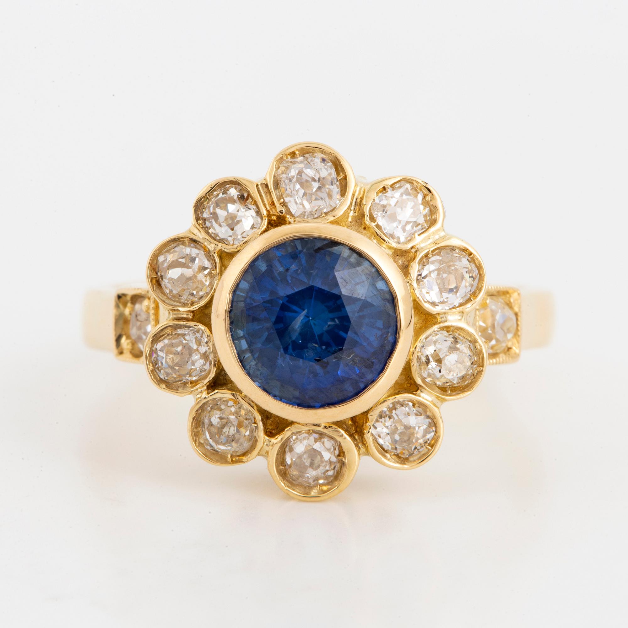 2,26 ct sapphire and old-cut diamond cluster ring.