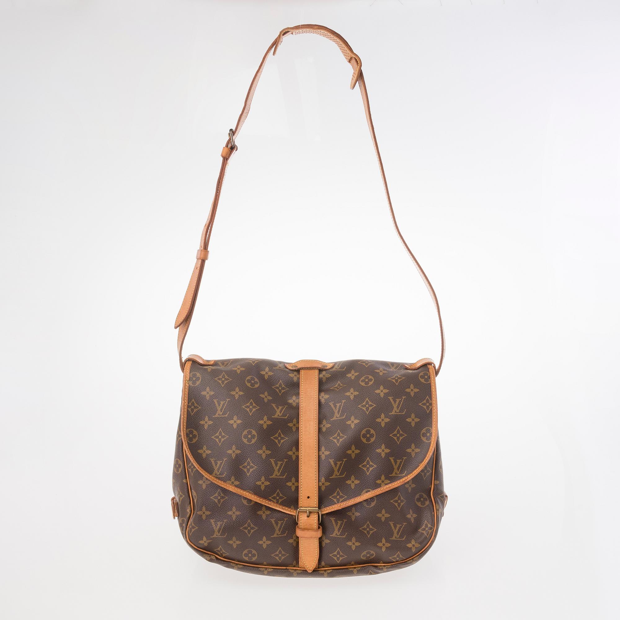 LOUIS VUITTON MONOGRAM CANVAS SAUMUR 35 BAG.