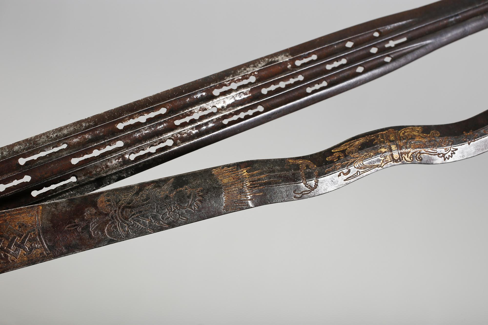 SVÄRDSKLINGOR, 2 st, 1700-1800-tal.
